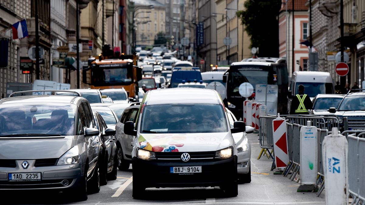 Prahu deptají fantomové kolony